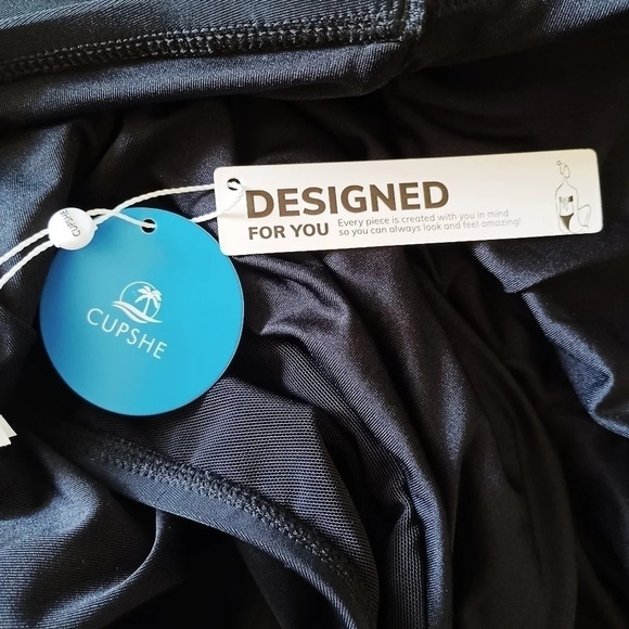 CUPSHE Keep Secrets Halter Plunge One-Piece Swimsuit Beach Pool Vacation XXL - Picture 6 of 7